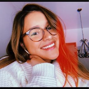 Meet your Posher, Alejandra